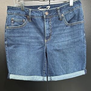 Seven7 Relaxed Bermuda Mid Rise, cuffed 5 Pocket,belt Loop,zip front